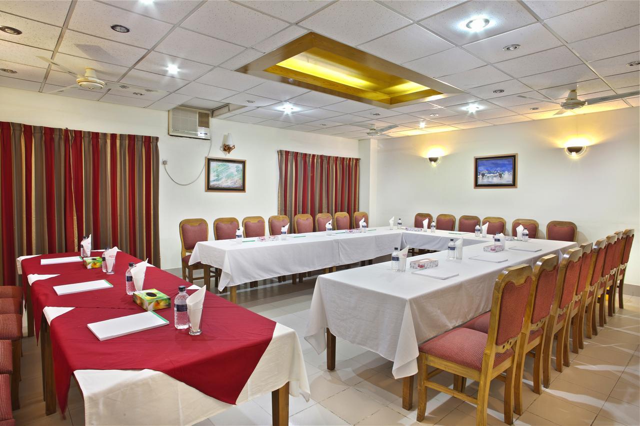 Hotel Supreme Силхет Экстерьер фото